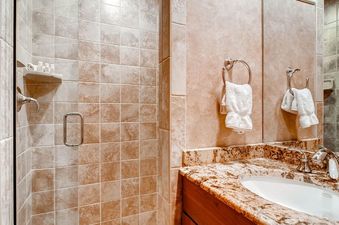 22-ridgepoint-183-bath-d2