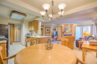 Torian Plum Plaza 406