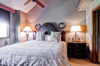 120529 EastWestResorts 20-HL405 HDReal lo