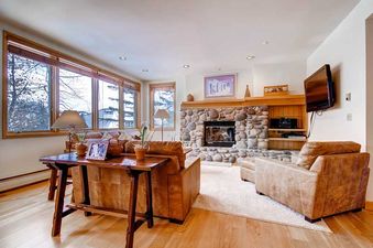 Highlands-Lodge-109-Living4