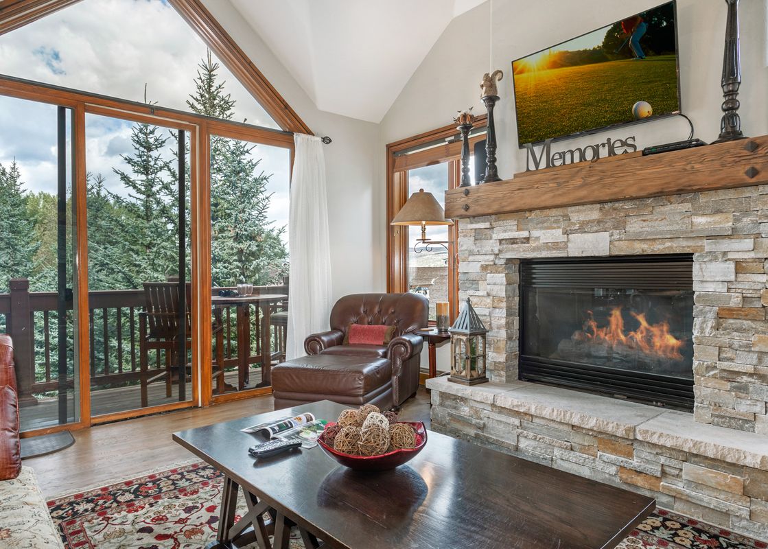 Fireplace/Deck