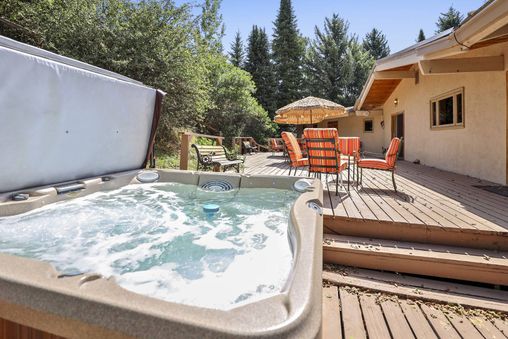 Private Outdoor Hot Tub