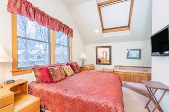 The master suite in Plunge D features a jacuzzi tub and plenty of space to unwind.