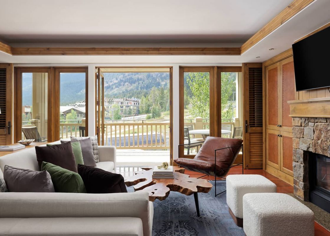 Four Season Specialty Suite