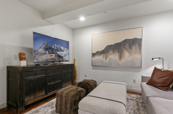 Trails End Lodge 102