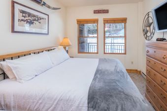 Bear Creek Lodge 304