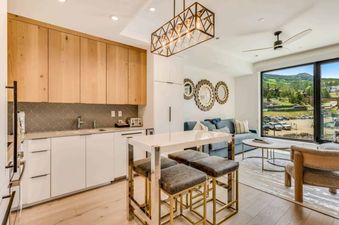 Electric Pass Lodge 307