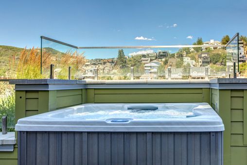 Private Outdoor Hot Tub