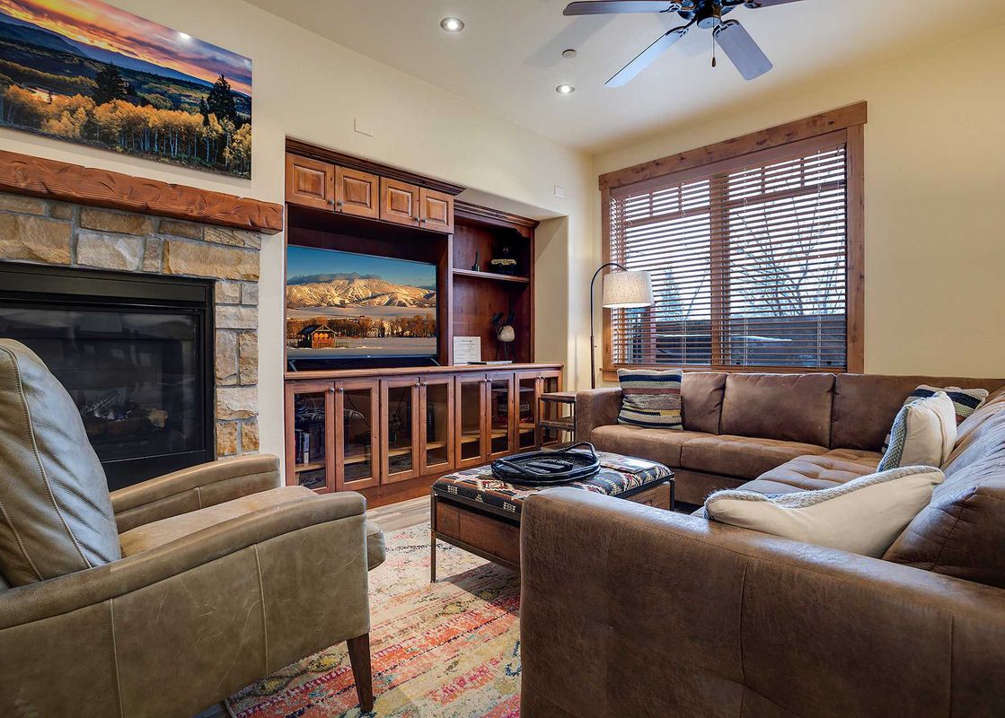 The living room at Emerald Lodge EL5111 features a fireplace and comfortable seating.