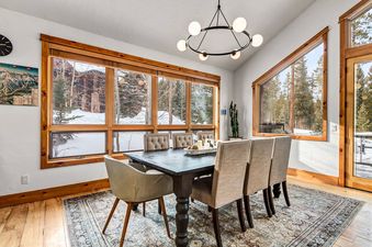 Snowflake Chalet 72