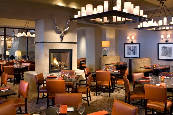 8100 Mountainside Bar & Grill