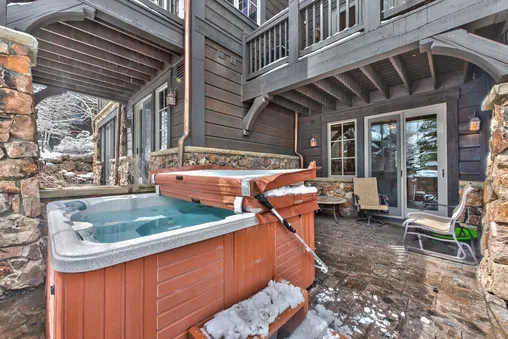 Private Outdoor Hot Tub