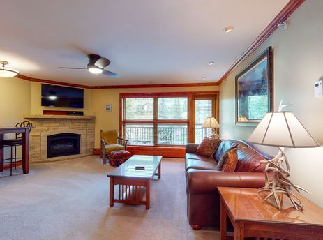 Lion Square Lodge South 370