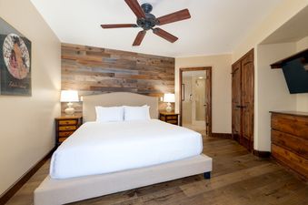Signature Suite 331