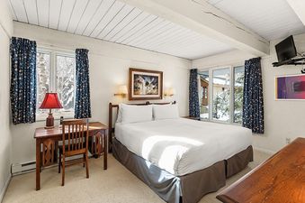 06 Bedroom
