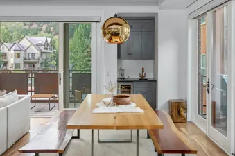 02 Slopeside Residence W202