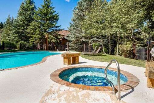 Outdoor Community Hot Tub
