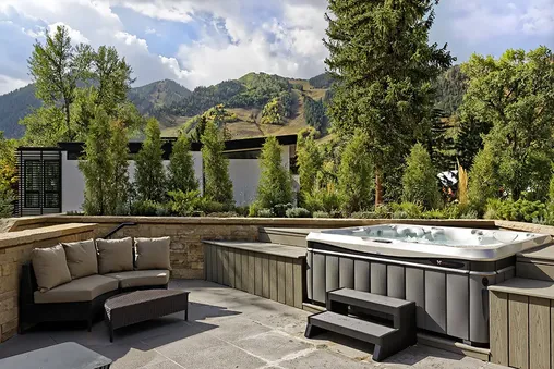 Private Hot Tub