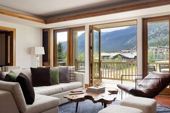 Four Season Specialty Suite
