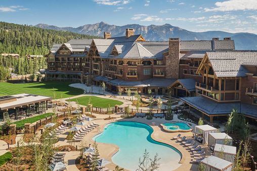 Outdoor Community Pool & Hot Tub