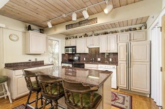 Chateau Eau Claire Unit 18