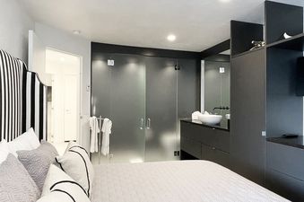 15 Master suite 2