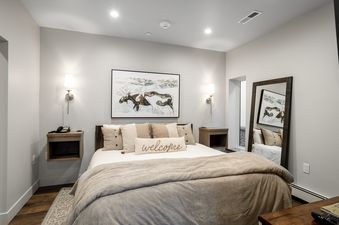 05 Lion Square Lodge South 255