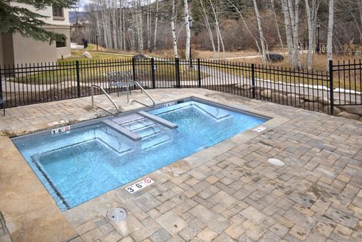 Outdoor Community Hot Tub