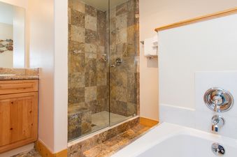 Bear Creek Lodge 208B