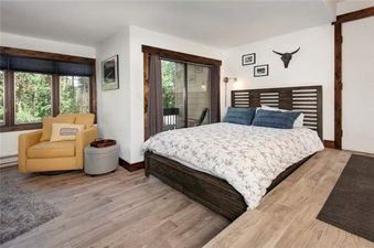 Living Area with Queen Bed