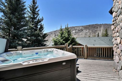 Private Outdoor Hot Tub