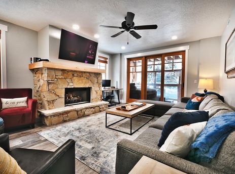 Town Pointe B101
