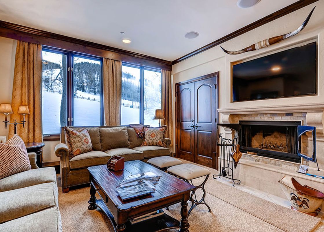 02-Highlands-Slopeside-218-Living-4-2