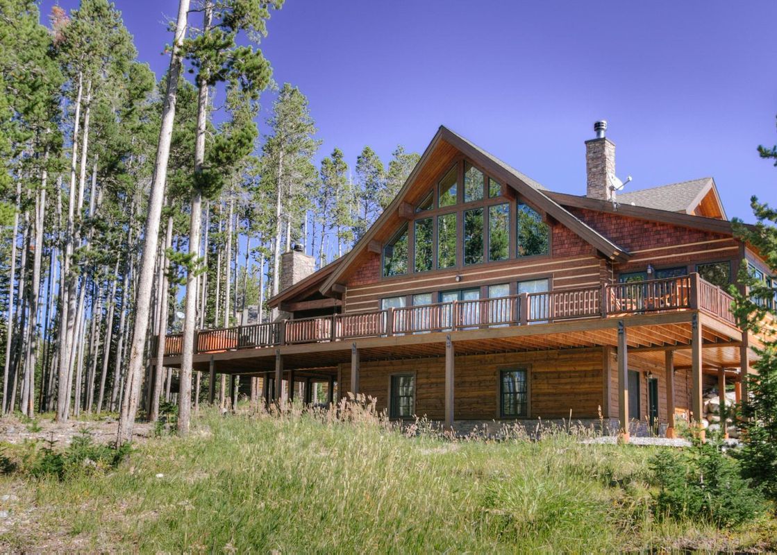 01 Moondance Lodge Summer Exterior