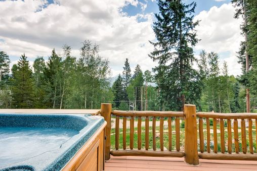 Private Outdoor Hot Tub