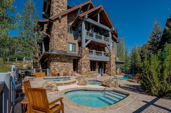Slopeside Pool and Hot Tubs