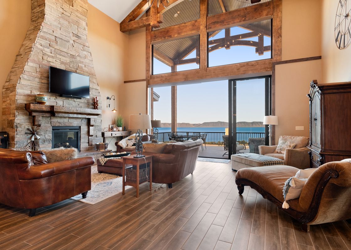 03 Raspberry Ridge Lodge