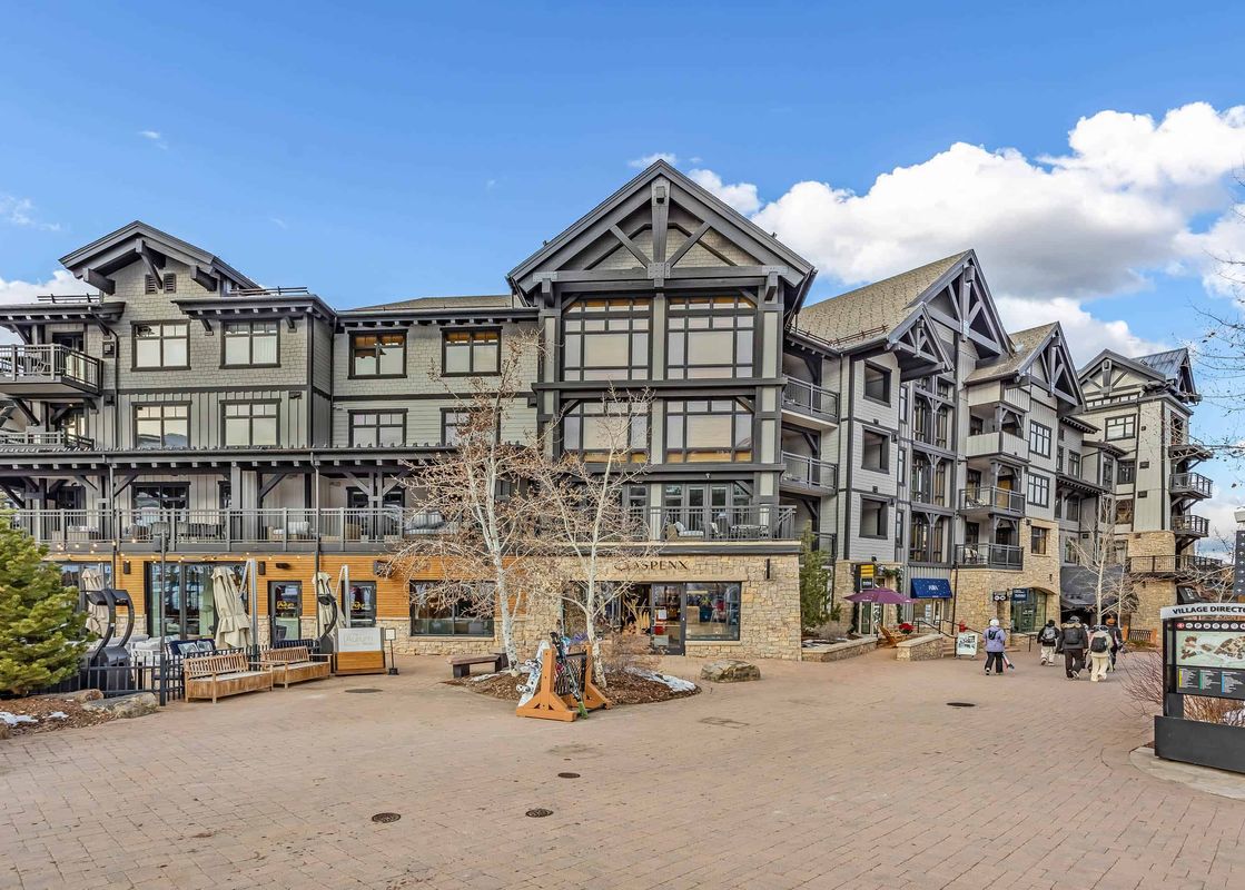 Capitol Peak Lodge 3034
