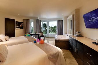 02 Moon Palace Superior Family Suite