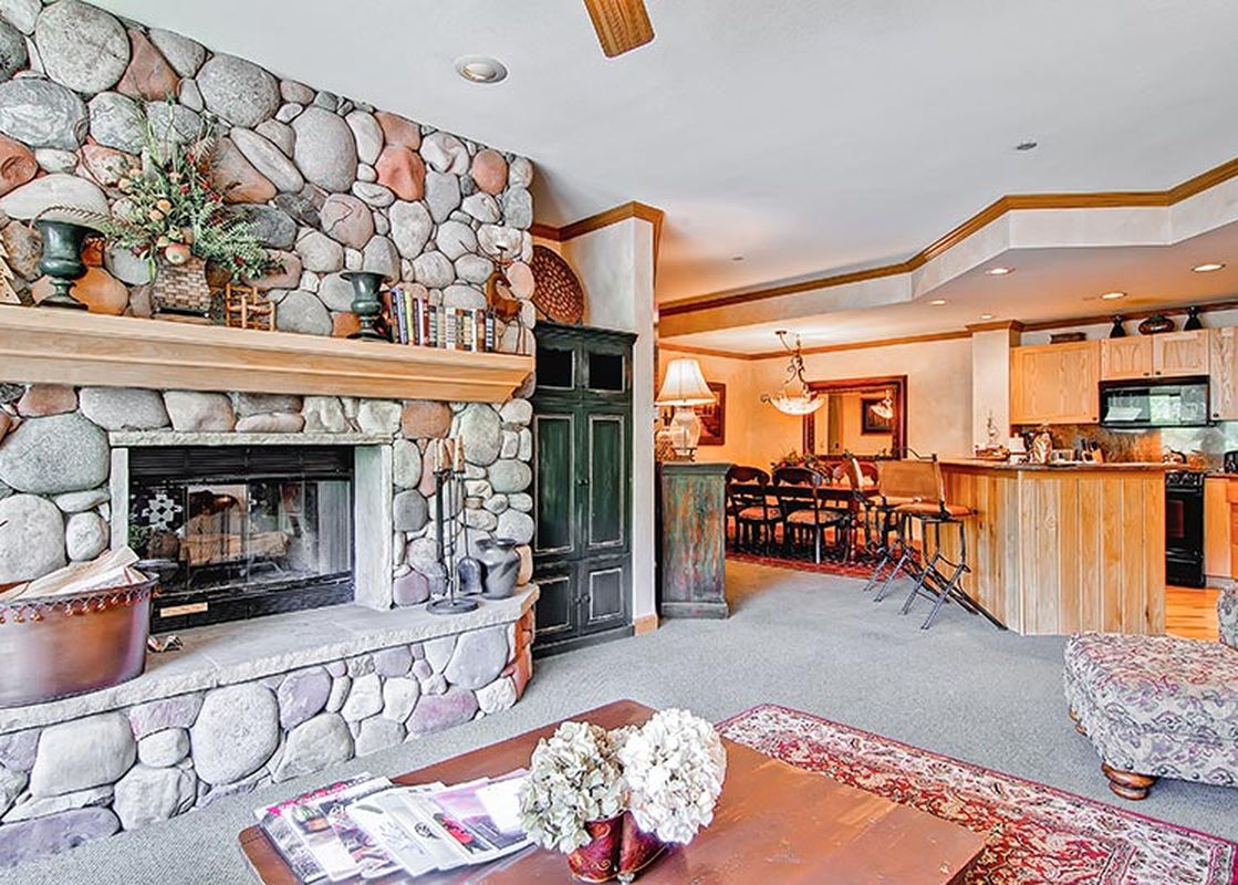 EastWestResorts HW102 Living4