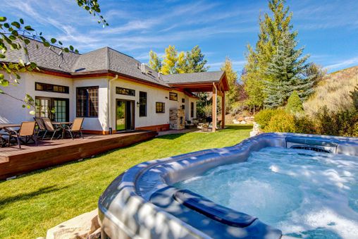 Private Outdoor Hot Tub
