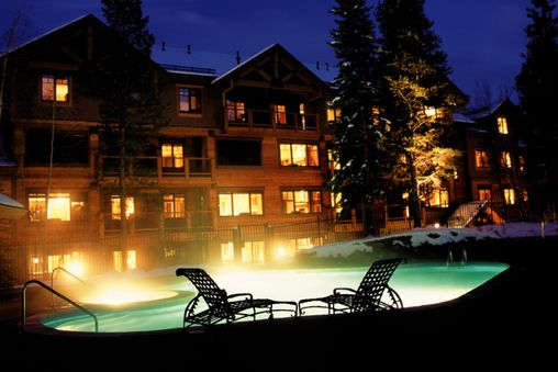 Outdoor Community Pool & Hot Tub