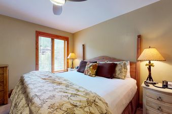 Lion Square Lodge South 370