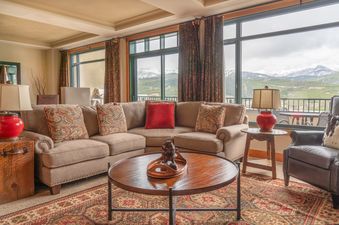 05 Summit Penthouse 1001