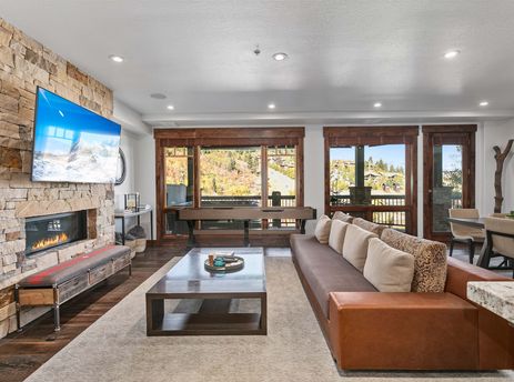 221 Three Bedroom Black Diamond Lodge