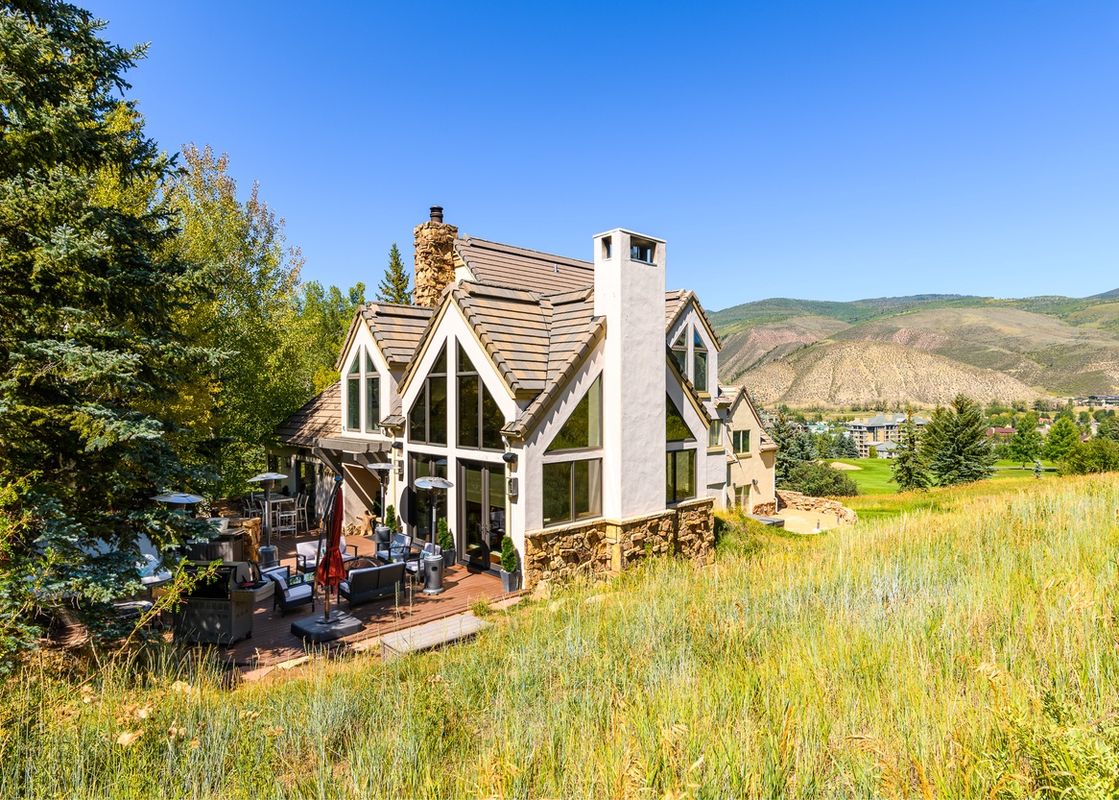 00 Arrowpines Lodge Exterior