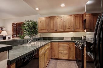 03 Market Square One Bedroom plus Den