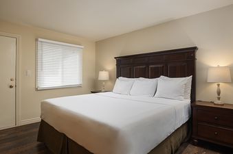 Comfortable bedroom featuring a plush bed with crisp white linens.