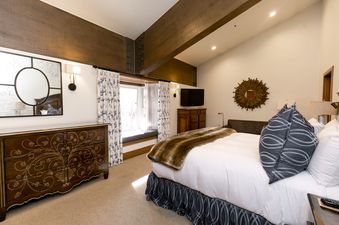 Stein Eriksen Lodge Luxury 4 Bedroom Multi-Level Townhouse with Hot Tub