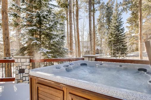 Private Outdoor Hot Tub